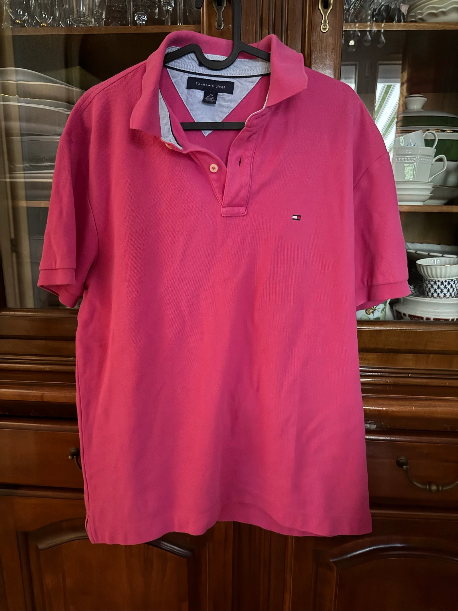 Tommy Hilfiger, polo para hombre talla L, excelente estado #tommy #tommyhilfiger Hola, estaba tomando las medidas :))) Hombros 49 Axilas 56 cm Longitud 69 cm Mangas 21 cm – photo 8